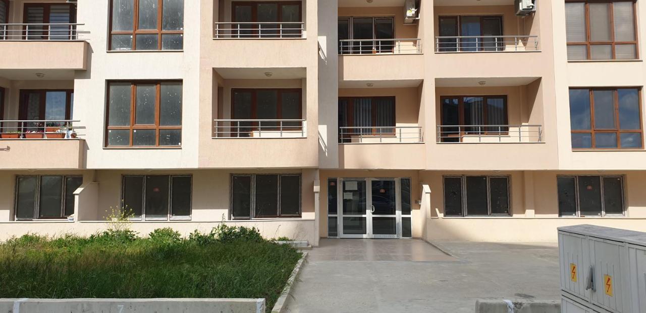 Family Holiday Apartments Breez 1 Warna Exterior foto